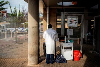 A health professional prepares a COVID-19 coronavirus test at a drive through testing site outside the Lancet Laboratories facilities in Johannesburg, on March 18, 2020. - African countries have been among the last to be hit by the global COVID-19 coronavirus epidemic but as cases rise, many nations are now taking strict measures to block the deadly illness. (Photo by Michele Spatari / AFP)