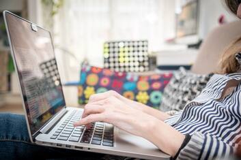 Smart working, il Parlamento Ue chiede il diritto alla disconnessione