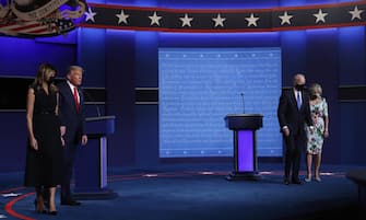 USA ELECTION PRESIDENTIAL DEBATE BELMONT epa08766831 US President Donald J. Trump stands with US First Lady Melania Trump (L) and Democratic candidate Joe Biden standss with Dr. Jill Biden (R) after they participated in the presidential debate in the Curb Event Center at Belmont University in Nashville, Tennessee, USA, 22 October 2020. The debate is the final debate between US President Donald J. Trump and Democratic candidate Joe Biden before the US election on 03 November. EPA/SHAWN THEW