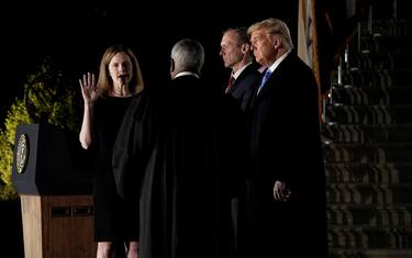 Amy Coney Barrett nuovo giudice della Corte Suprema, sì del Senato