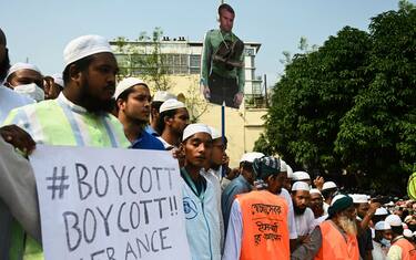 Bangladesh, manifestanti in piazza contro la Francia. FOTO