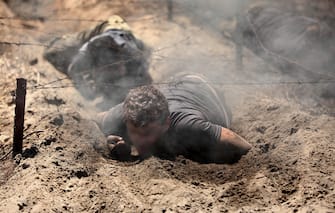 Palestinian youths take part in a military-style exercise during a summer camp organized by Islamic Jihad movement, in Gaza city, on August 13, 2015. Photo by Ashraf Amra/APAIMAGES_142809/Credit:Ashraf Amra  apaimages/SIPA/1508131436