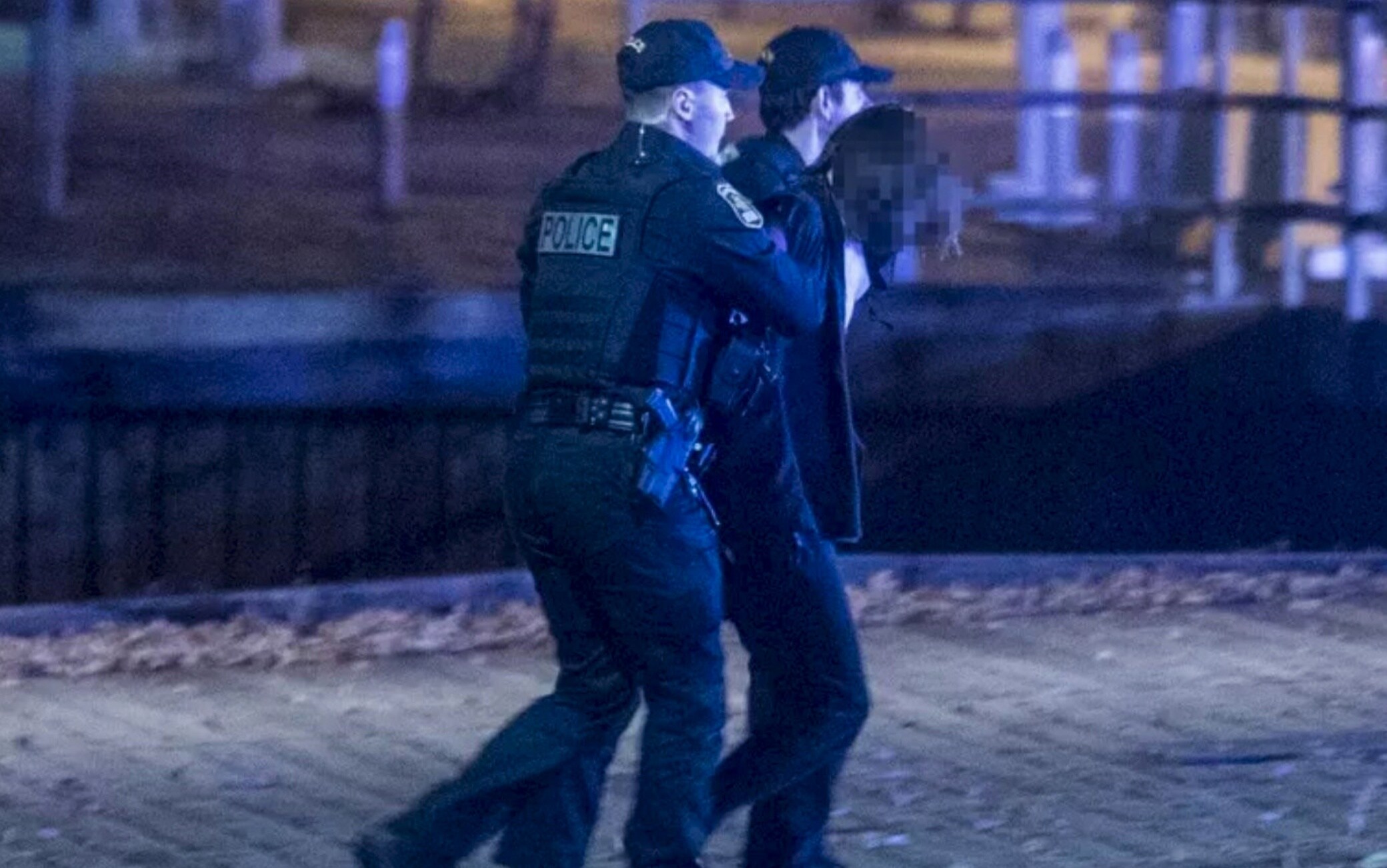 Nella foto il momento dell'arresto del sospettato attacco quebec canada