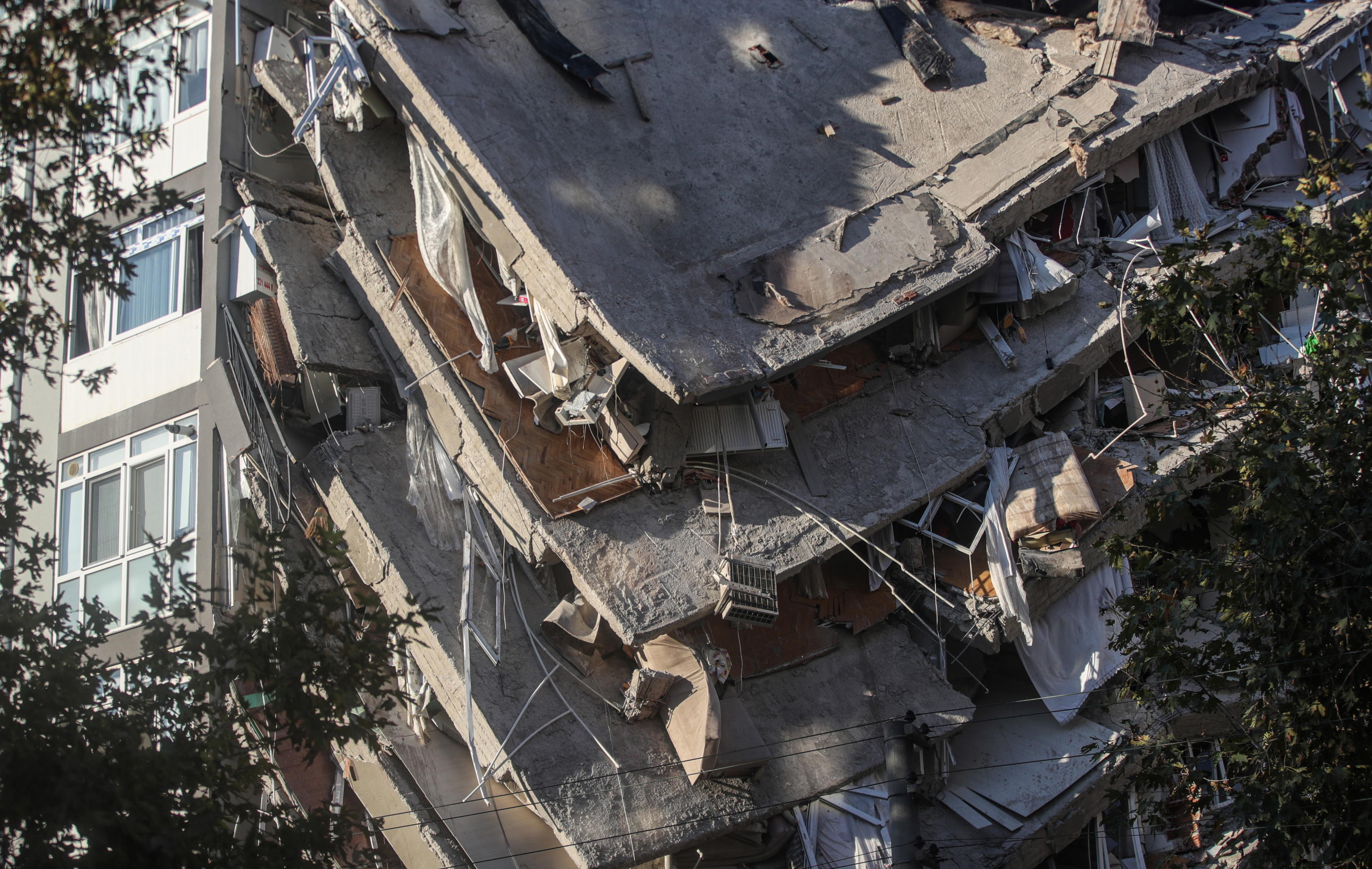 TURKEY EARTHQUAKE AFTERMATH epa08790334 A collapsed building after a 7.0 magnitude earthquake, originating in the Aegean Sea, hit the area in Izmir, Turkey, 01 November 2020. According to media reports, at least 49 people have died and more than 800 have been injured during the earthquake. EPA/ERDEM SAHIN