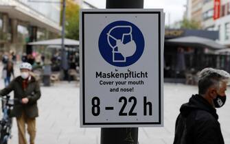epa08788024 An information sign calls people to wear protective face masks at a shopping street in Frankfurt am Main, Germany, 31 October 2020. The State of Hesse's authorities imposed tightened coronavirus restrictions, including wearing a mask in downtown, as the number of coronavirus cases all over in the country has exceeded the level of 50 new infections per 100,000 residents.  EPA/RONALD WITTEK