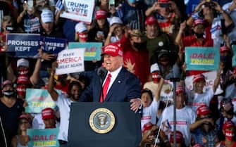 epa08792326 US President Donald J. Trump speaks during his Make America Great Again Rally at the Opa-Locka International Airport in Opa-Locka, Florida, USA, 01 November 2020.  EPA/CRISTOBAL HERRERA-ULASHKEVICH