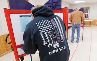 epa08795051 Voters cast their ballots at a polling location at the Edinburg Town Hall in Edinburg, Ohio, USA, 03 November 2020. Americans vote on Election Day to choose between re-electing Donald J. Trump or electing Joe Biden as the 46th President of the United States to serve from 2021 through 2024.  EPA/DAVID MAXWELL