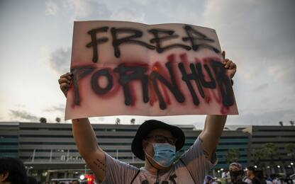 Thailandia, proteste contro il blocco dei siti hard. FOTO