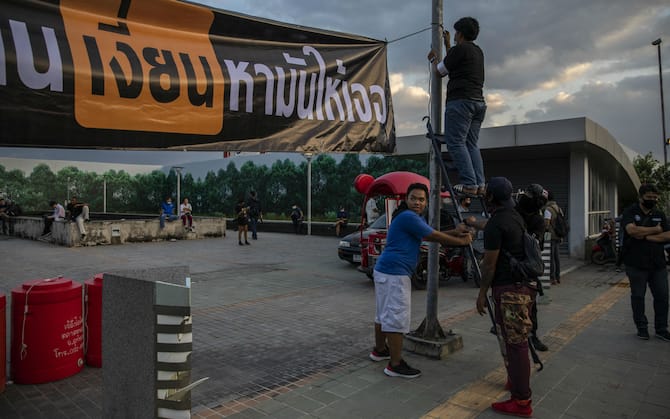 Thailandia, proteste contro il blocco dei siti hard. FOTO