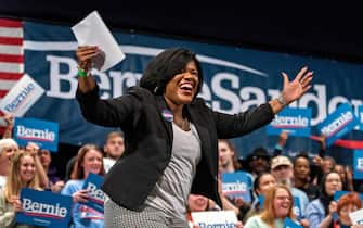 epa08586467 (FILE) - Cori Bush, a candidate for the US House of Representatives in Missouri's First District, greets the crowd before introducing US Senator Bernie Sanders during a campaign rally in Saint Louis, Missouri, USA, 09 March 2020 (reissued 05 August 2020). Cori Bush on 05 August 2020 won the Missouri's Democratic primary election.  EPA/SID HASTINGS *** Local Caption *** 55940159