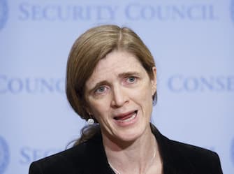 epa05682387 Ambassador Samantha Power, the United States Permanent Representative to the United Nations, talks with reporters after the United Nations Security Council voted to approve a resolution to send United Nations observers to witness the evacuation of people from the city of Aleppo, Syria, at United Nations headquarters in New York, New York, USA, 19 December 2016.  EPA/JUSTIN LANE