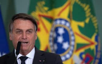 epa08624888 The President of Brazil Jair Bolsonaro participates in a launching ceremony of the Casa Verde e Amarela Program, at the Palacio do Planalto, in Brasilia, Brazil, 25 August 2020. Bolsonaro, presented on 25 August a new program for the construction of popular homes, which aims to benefit about 1.6 million families in the next two years.  EPA/Joedson Alves