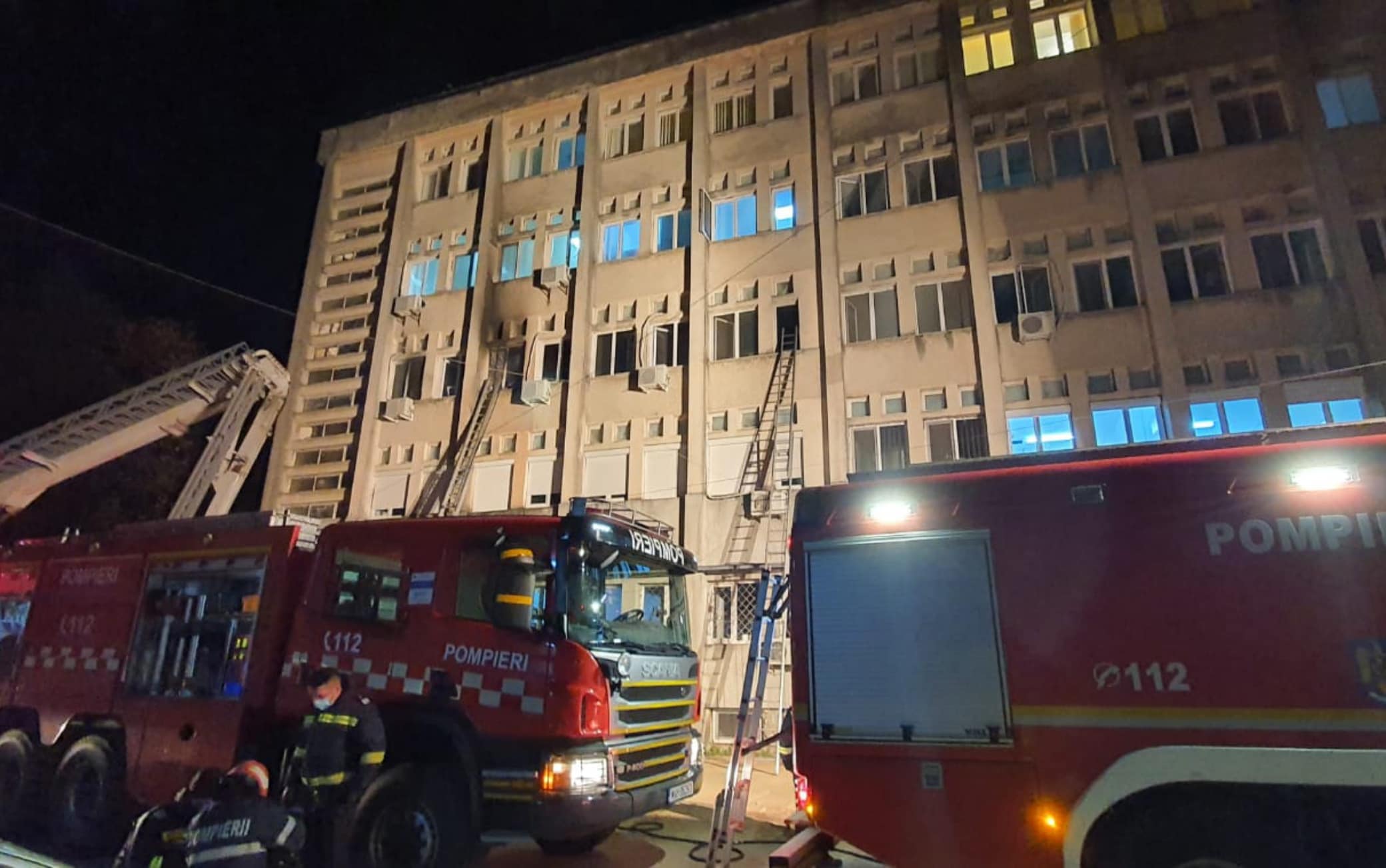 1229619648 Members of the emergency services work at the scene of a hospital fire where the intensive care unit was burned in Piatra Neamt city, November 14, 2020. - Ten Covid-19 patients were killed when fire broke out at in an intensive care unit in northeast Romania on Saturday, a hospital spokesperson said.
The fire broke out in the early evening in the intensive care of the hospital in the town of Piatra Neamt. (Photo by Robert IOSUB / various sources / AFP) (Photo by ROBERT IOSUB/Ziar Piatra Neamt/AFP via Getty Images)