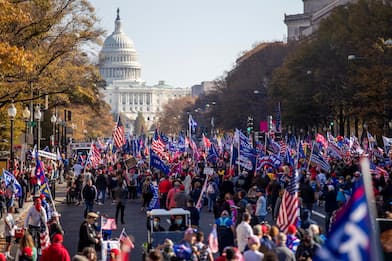 Usa, la marcia dei supporter pro Trump a Washington. FOTO