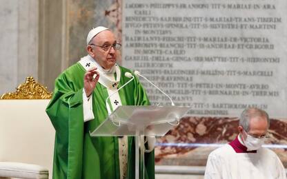 Viaggio del Papa in Iraq, Bergoglio: "Carezza dopo anni di violenza"