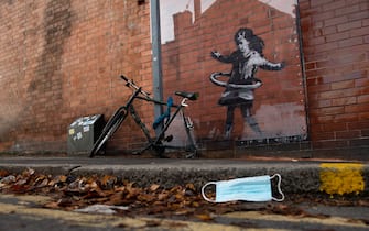 An artwork painted by Banksy on the side of a property at Rothesay Avenue and Ilkeston Road in Nottingham, which has had a replacement bicycle after the original was reportedly stolen over the weekend. Picture date: Monday 23rd November 2020. Photo credit should read: Jacob King/PA Wire (Nottingham - 2020-11-23, Jacob King / IPA) p.s. la foto e' utilizzabile nel rispetto del contesto in cui e' stata scattata, e senza intento diffamatorio del decoro delle persone rappresentate