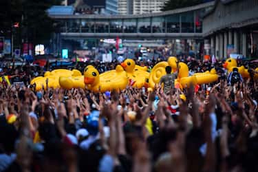 BANGKOK, THAILAND - NOVEMBER 18: Protesters carry inflatable yellow rubber ducks at the Ratchaprasong Intersection on November 18, 2020 in Bangkok, Thailand. Pro-democracy protesters amassed at a key intersection in central Bangkok on Wednesday, a day after tensions escalated outside the Thai parliament and police used tear gas and water cannons to disperse them. (Photo by Sirachai Arunrugstichai/Getty Images)