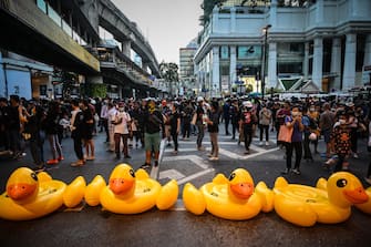 BANGKOK, THAILAND - NOVEMBER 18: Protesters line up inflatable yellow rubber ducks at the Ratchaprasong Intersection on November 18, 2020 in Bangkok, Thailand. Pro-democracy protesters amassed at a key intersection in central Bangkok on Wednesday, a day after tensions escalated outside the Thai parliament and police used tear gas and water cannons to disperse them. (Photo by Sirachai Arunrugstichai/Getty Images)