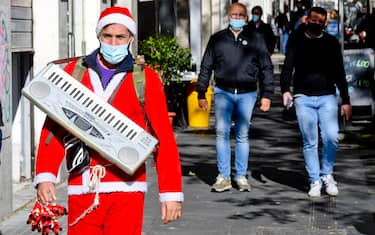 A person dressed as Santa Claus with anti contagion Covid mask, Naples, 30 November 2020. ANSA/ CIRO FUSCO