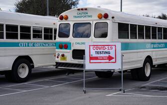 Sign directing people to COVID-19 testing at the Healthcare District Mobile Testing unit set up outside the community center in Greenacres, Florida on December 3, 2020.

Wpb 120420 Daily Clo 06 (Photo by [GREG LOVETT/palmbeachpost.com]/USA Today Network/Sipa USA) (W. Palm Beach - 2020-12-04, USA TODAY Network / IPA) p.s. la foto e' utilizzabile nel rispetto del contesto in cui e' stata scattata, e senza intento diffamatorio del decoro delle persone rappresentate