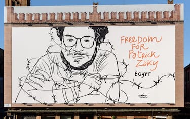 Un grande cartellone che chiede liberta'&nbsp; per Patrick Zaki&nbsp; sulla facciata di Palazzo dei Notai in Piazza Maggiore a Bologna. ANSA/US COMUNE DI BOLOGNA ++ NO SALES, EDITORIAL USE ONLY ++