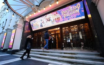 epa08885367 Customers arrive ahead of the final matinee showing at the Palladium Theatre  in London, Britain, 15 December 2020. London will move to Tier 3 restrictions from 16 December which will see theatres, pubs and restaurants close once again. The UK government is being urged to reverse its decision of relaxed Coronavirus restrictions over Christmas. Medical experts are warning the governments decision to ease restrictions once the festive period may cost many lives.  EPA/ANDY RAIN
