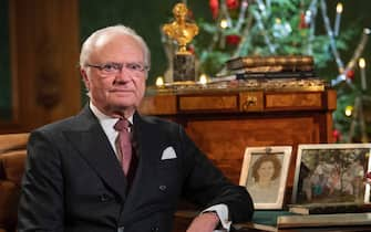 epa08089604 Sweden's King Carl Gustaf poses for a photo, before recording his annual Christmas Day speech to the nation, at Stockholm Castle, Sweden, in this image dated 16 December 2019 and released 25 Demebcer 2019.  EPA/Fredrik Sandberg/TT  SWEDEN OUT