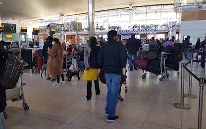 Covid, fuga da Londra prima del lockdown: code in aeroporti e stazioni