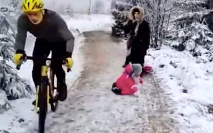 Belgio, ciclista butta a terra una bambina durante allenamento