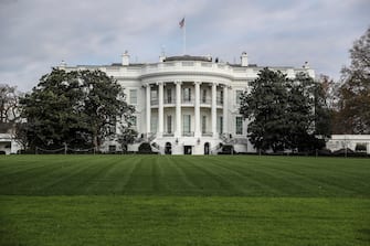 epa08822266 A view on the South Lawn of the White House in Washington, DC, USA, 15 November 2020. US President Donald Trump is heading to Trump National Golf Club in STerling, Virginia.  EPA/OLIVER CONTRERAS / POOL