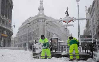 epa08927989 Workers plow snow for people to walk through at Gran Via Avenue in Madrid, Spain, 09 January 2021. Storm Filomena brought the heaviest snowfall in decades.  EPA/BALLESTEROS
