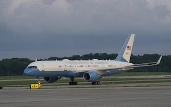Camp Springs, DC  - United States President Donald J. Trump disembarks from Air Force One at Joint Base Andrews in Camp Springs, MD, after making remarks on the economy in Minnesota and Wisconsin.

Pictured:  Donald Trump

BACKGRID USA 17 AUGUST 2020 

BYLINE MUST READ: MediaPunch / BACKGRID

USA: +1 310 798 9111 / usasales@backgrid.com

UK: +44 208 344 2007 / uksales@backgrid.com

*UK Clients - Pictures Containing Children
Please Pixelate Face Prior To Publication* (Camp Springs - 2020-08-17, MPNC / IPA) p.s. la foto e' utilizzabile nel rispetto del contesto in cui e' stata scattata, e senza intento diffamatorio del decoro delle persone rappresentate