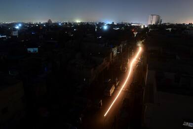 Pakistan, blackout in tutto il Paese per guasto elettrico
