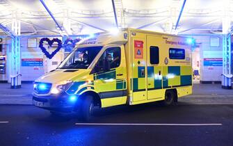 epa08925320 An ambulance outside Chelsea and Westminster hospital in London, Britain, 07 January 2021. Britain's national health service (NHS) is coming under sever pressure as Covid-19 hospital admissions continue to rise across the UK.  EPA/ANDY RAIN