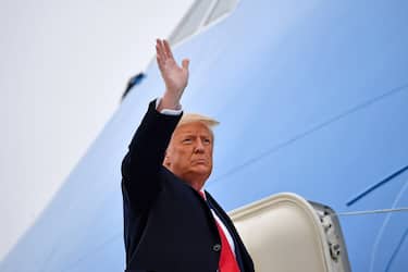 US President Donald Trump boards Air Force One before departing Harlingen, Texas on January 12, 2021. (Photo by MANDEL NGAN / AFP) (Photo by MANDEL NGAN/AFP via Getty Images)
