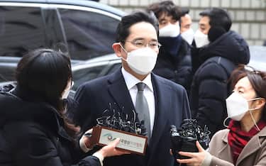 epa08945208 Lee Jae-yong, vice chairman of Samsung Group, arrives to attend a sentencing hearing over his bribery scandal the Seoul High Court in Seoul, South Korea, 18 January 2021. 
In August 2019, the Supreme Court ordered the appellate court to review its suspended jail sentence for Lee over bribing a confidante of jailed President Park Geun-hye. According to media reports, Lee Jae-yong was sentenced to two years and six months in prison.  EPA/KIM CHUL-SOO