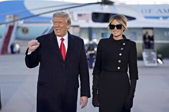 epa08951544 U.S. President Donald Trump (L), gestures while arriving with U.S. First Lady Melania Trump to a farewell ceremony at Joint Base Andrews, Maryland, before the inauguration of Joe Biden as US President in Washington, DC, USA, 20 January 2021. Biden won the 03 November 2020 election to become the 46th President of the United States of America.  EPA/STEFANI REYNOLDS/ POOL