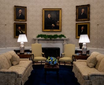 1230713582 WASHINGTON, DC - January 20:
General view of the conversation area seen during an early preview of the redesigned Oval Office awaiting President Joseph Biden at the White House in Washington, DC.
(Photo by Bill O'Leary/The Washington Post via Getty Images)