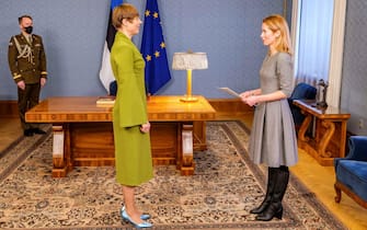 epa08936764 A handout photo made available by the Office of the Estonian President shows Estonian President Kersti Kaljulaid (C) and Reform Party leader Kaja Kallas (R) during their meeting in Tallinn, Estonia, 14 January 2021. President Kaljulaid signed a decree nominating the head of Reform Party Kaja Kallas as the candidate for Prime Minister.  EPA/MATTIAS TAMMET HANDOUT  HANDOUT EDITORIAL USE ONLY/NO SALES