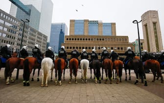 epa08977101 Mounted Police arrive at Brussels' North Station to arrest protesters before they take part in a protest against government-imposed measures to tackle the coronavirus epidemic, in Brussels, Belgium, 31 January 2021. The demonstration was not authorized by the Brussels-Capital / Ixelles police.  EPA/JULIEN WARNAND