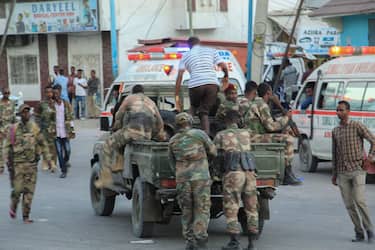 epa08978692 Somalia military arrive at the scene of a bomb explosion at the Afrik Hotel in Mogadishu, Somalia, 31 January 2021. According to reports, three people have been killed and six other have been wounded, and more people are feared dead, in the bombing at the popular hotel located near Kilometer 4, Aden Adde International Airport Road.  No one has claimed responsibility for the bombing.  EPA/SAID YUSUF WARSAME QUALITY REPEAT