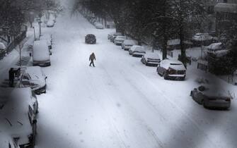 NEW YORK, NEW YORK - FEBRUARY 01: People walk through the snow in Brooklyn on February 01, 2021 in New York City. New York City and much of the Northeast is being hit by a major winter storm that is expected to bring as much as two feet of snow when done sometime Tuesday morning. Schools, public transportation and vaccine centers across the region are being impacted by the storm.   Spencer Platt/Getty Images/AFP
== FOR NEWSPAPERS, INTERNET, TELCOS & TELEVISION USE ONLY ==