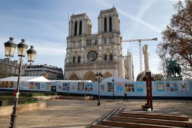 Parigi, cercasi pietre "esteticamente compatibili" per Notre-Dame