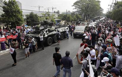Colpo di stato Birmania, nuove proteste: esercito in strada a Yangon