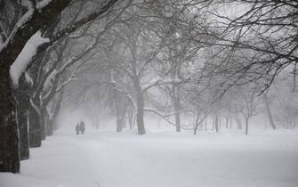 NO FILM, NO VIDEO, NO TV, NO DOCUMENTARY - People walk through snow falling Monday, February 15, 2021, in Indian Boundary Park in the West Rogers Park neighborhood of Chicago, IL, USA. Photo by Erin Hooley/Chicago Tribune/TNS/ABACAPRESS.COM