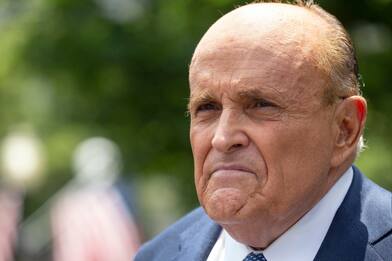 Donald Trump licenzia Rudolph Giuliani: non è più il suo legale