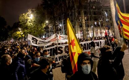 Proteste Barcellona, carcere preventivo per i sei italiani arrestati