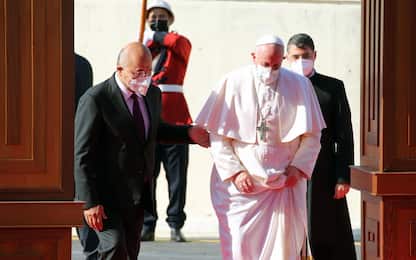 Papa Francesco in Iraq, il Pontefice è a Baghdad: "Basta violenze"