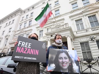 L'incubo senza fine di Nazanin, vittima di un braccio di ferro Uk-Iran