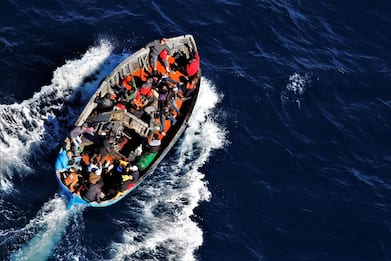 Migranti, proseguono gli sbarchi a Lampedusa: soccorse 258 persone